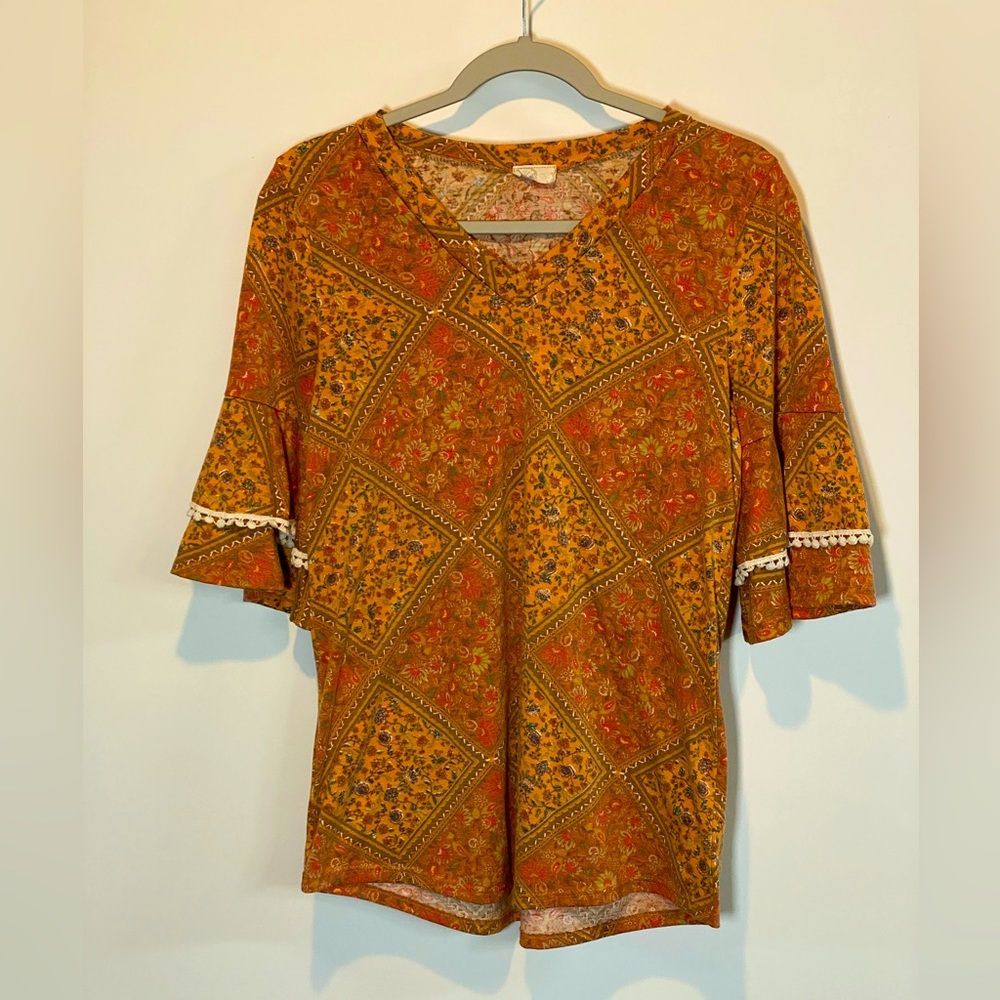 Soft flowy top Size Small